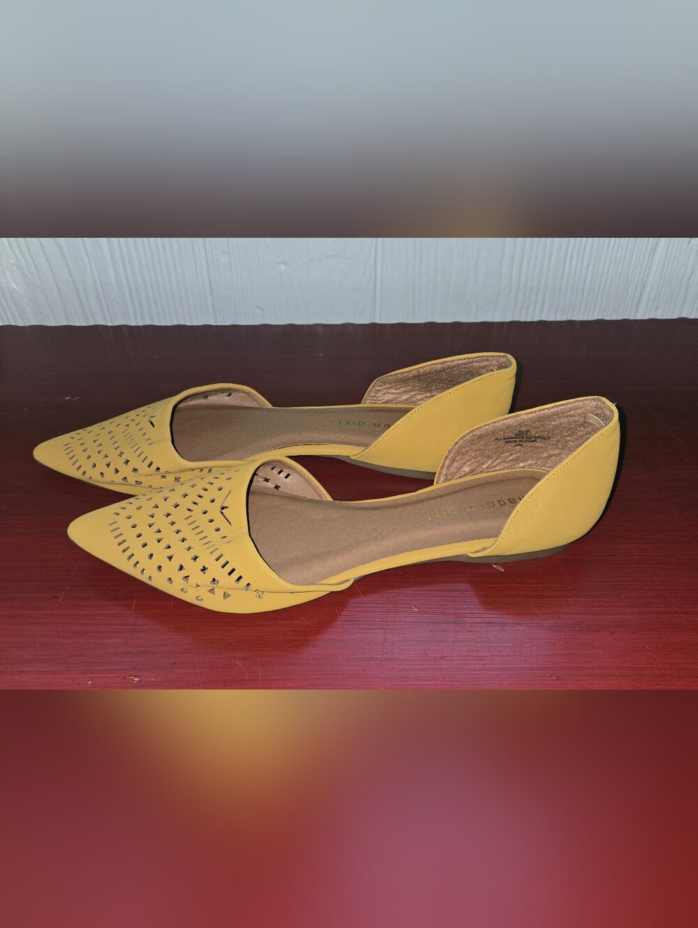 Madden Girl Elisa D'Orsey Laser Cut Mustard Yellow Pointed Toe Flats Sz 8.5